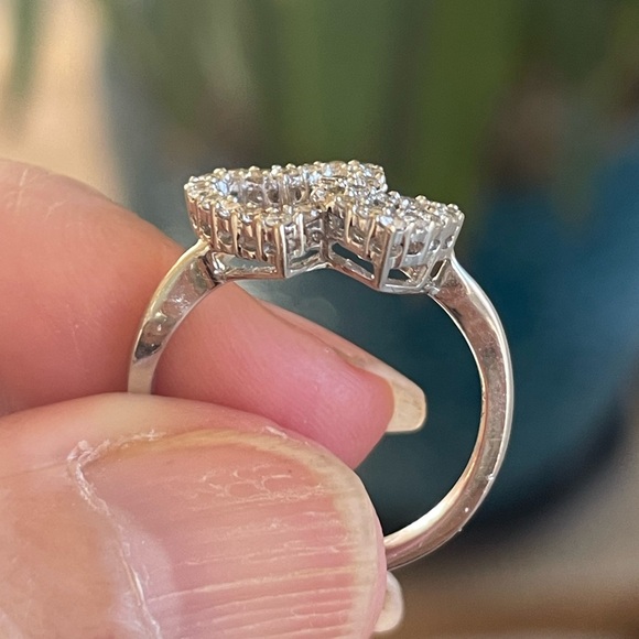 18k 0.30 CTW Diamond Ring - Picture 8 of 14